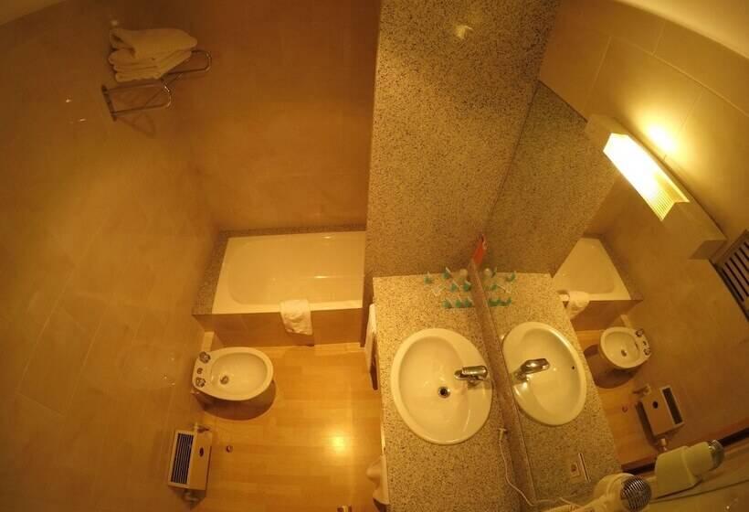 اتاق خانوادگی, Somriu Hotel City M28