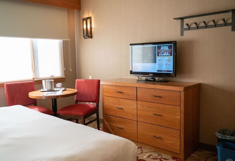 带大床的高级房间, Banff Ptarmigan Inn