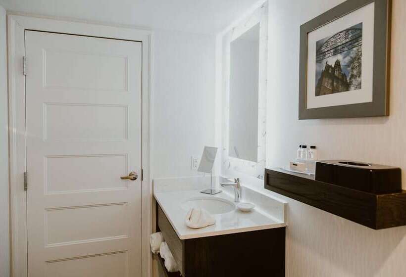 اتاق پرمیوم, Crowne Plaza Fredericton Lord Beaverbrook, An Ihg