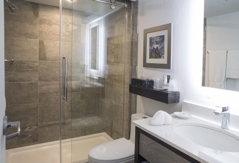 Люкс, Crowne Plaza Fredericton Lord Beaverbrook, An Ihg