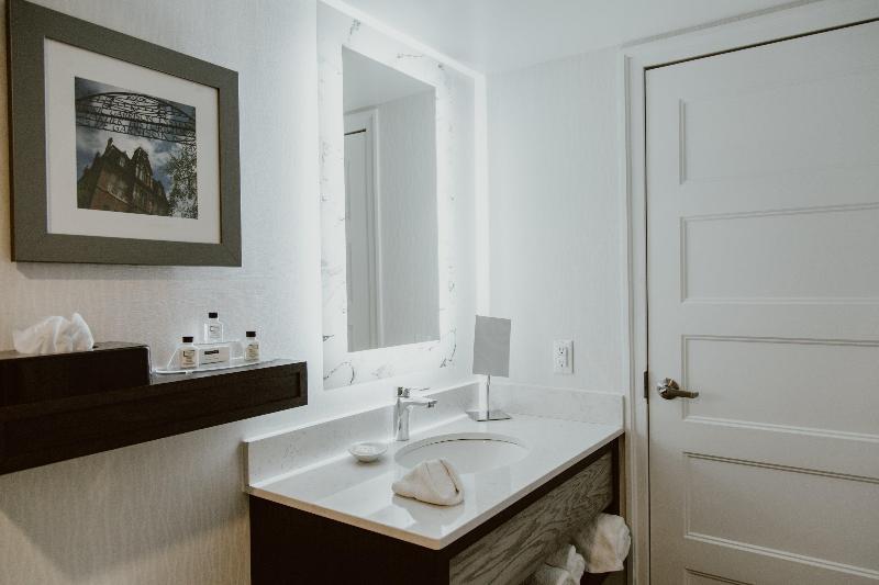 Номер Премиум, Crowne Plaza Fredericton Lord Beaverbrook, An Ihg