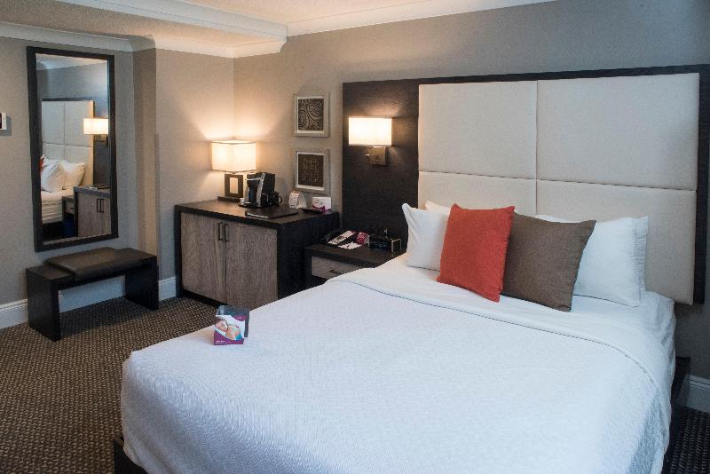 Номер Стандартный Кровать Куин, Crowne Plaza Fredericton Lord Beaverbrook, An Ihg