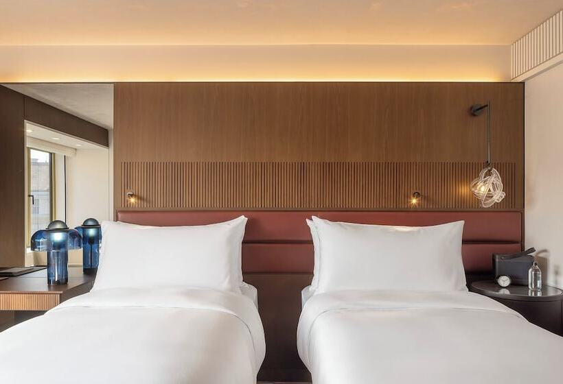 اتاق استاندارد با چشم‌انداز رودخانه, Fairmont Golden Prague