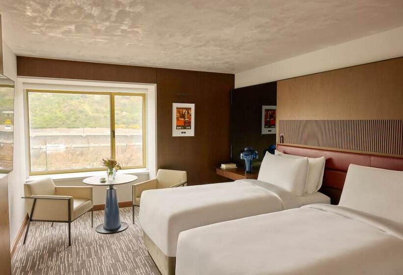 Nehir Manzaralı Standart Oda, Fairmont Golden Prague