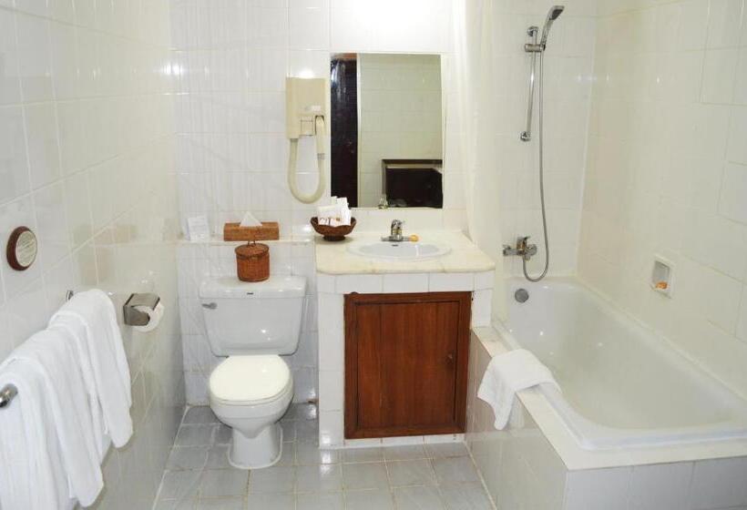 اتاق لوکس, Inya Lake Hotel Yangon
