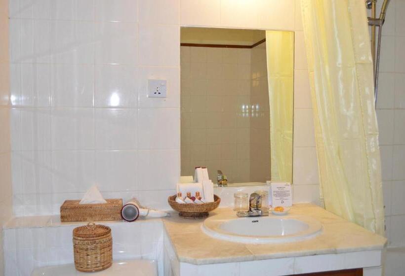 اتاق سوپریور با تخت بزرگ, Inya Lake Hotel Yangon