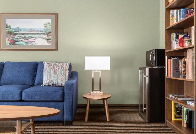 스위트 킹사이즈 침대, Days Inn By Wyndham Miramichi Nb