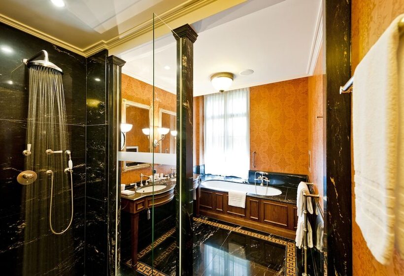 Полулюкс, Grand Hotel Les Trois Rois