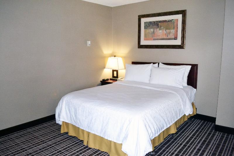 キングサイズベッドのスタンダードルーム, Holiday Inn Express Red Deer, An Ihg