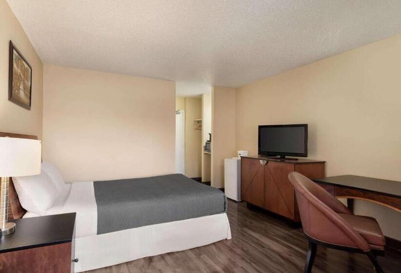 スタンダードルーム, Travelodge By Wyndham Swift Current