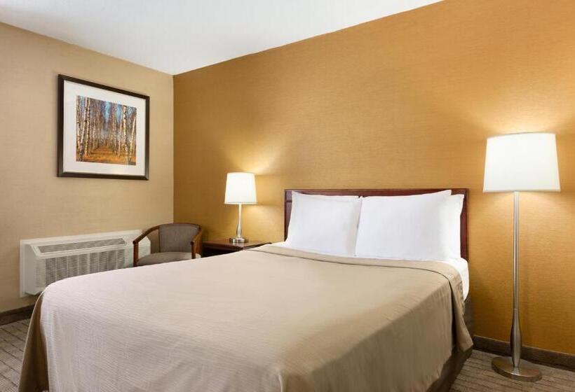 Номер Стандарт, Travelodge By Wyndham Toronto East