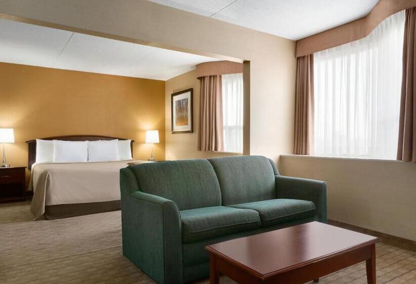 Люкс Кровать Кинг, Travelodge By Wyndham Toronto East