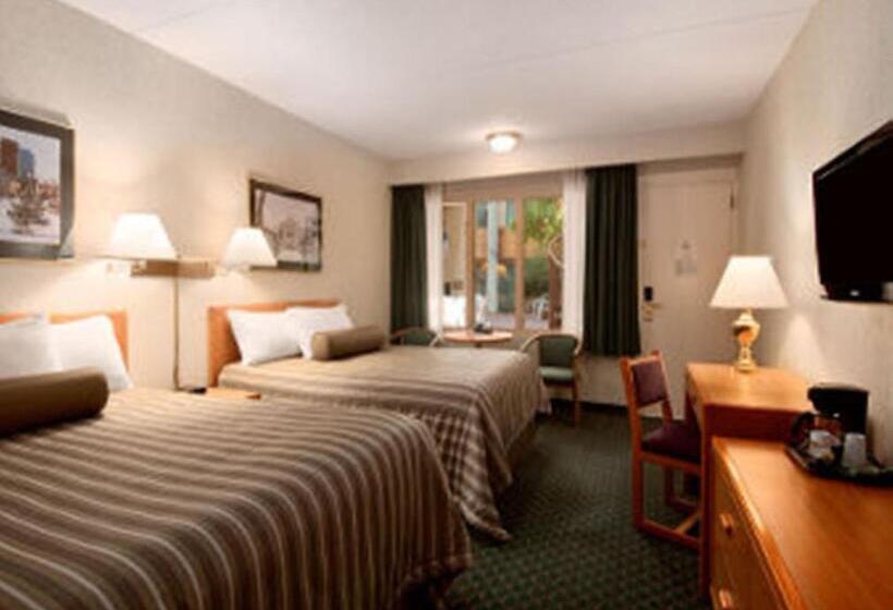 Номер Deluxe, Travelodge By Wyndham Winnipeg East