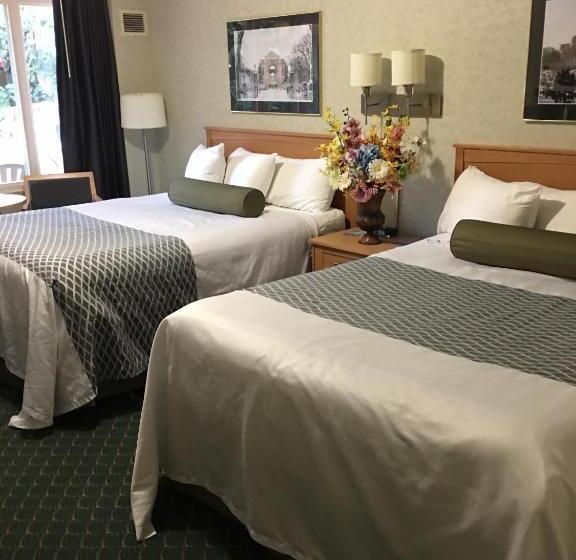 Номер Deluxe, Travelodge By Wyndham Winnipeg East