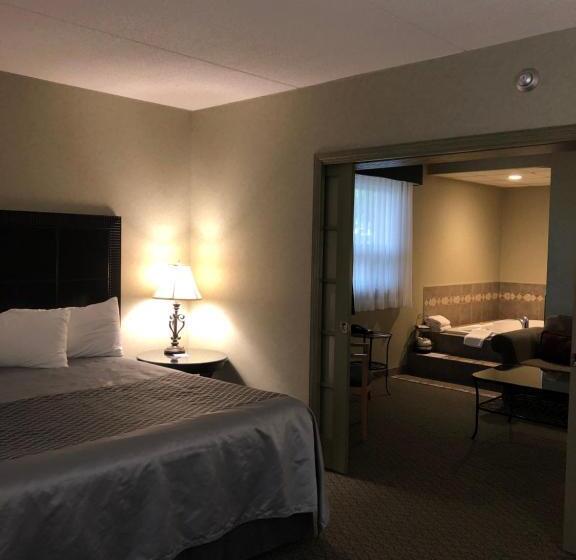 Люкс Deluxe Кровать Кинг, Travelodge By Wyndham Winnipeg East