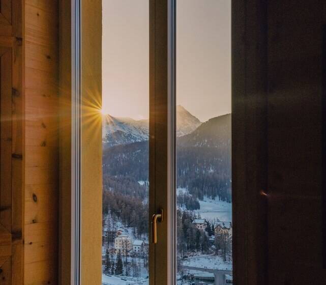 سوییت جونیور با چشم‌انداز دریاچه, Kulm Hotel St. Moritz