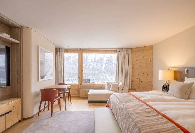 سوییت جونیور با چشم‌انداز دریاچه, Kulm Hotel St. Moritz