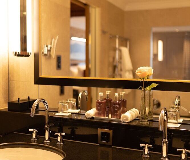 اتاق لوکس با چشم‌انداز دریاچه, Kulm Hotel St. Moritz