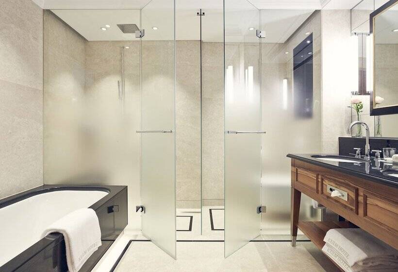 اتاق لوکس با چشم‌انداز دریاچه, Kulm Hotel St. Moritz
