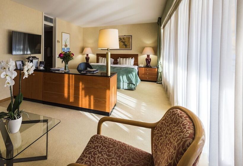 سوییت جونیور با چشم‌انداز دریاچه, Royal Plaza Montreux