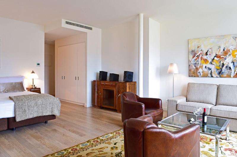 اتاق استاندارد با چشم‌انداز دریاچه, Royal Plaza Montreux
