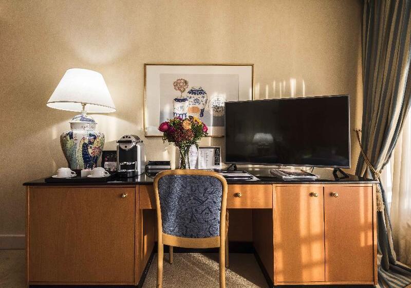 اتاق لوکس با چشم‌انداز دریاچه, Royal Plaza Montreux