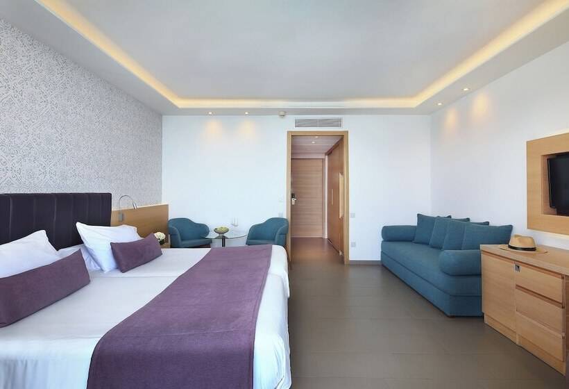 패밀리 룸, Royal Apollonia By Louis Hotels