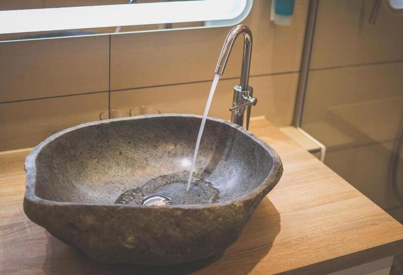 Апартаменты 1 Спальня с Балконом, Rebgarten Hotel Adler
