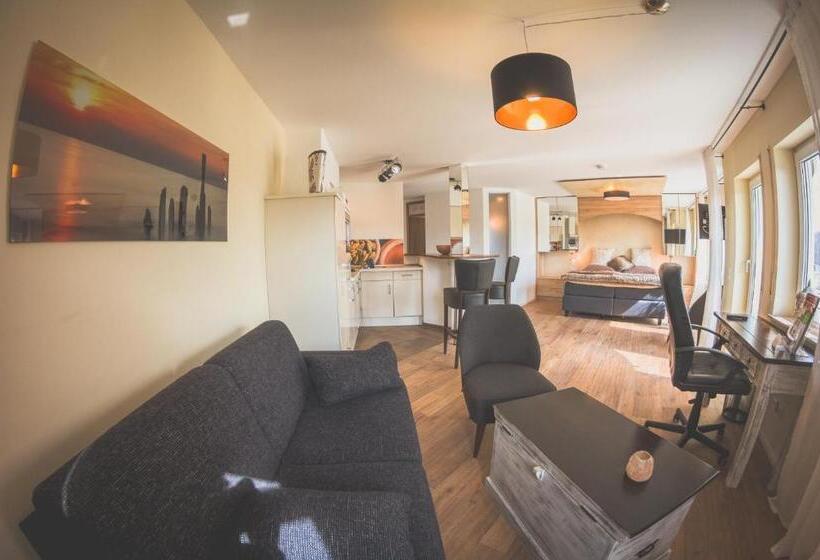 Апартаменты 1 Спальня с Балконом, Rebgarten Hotel Adler