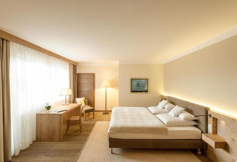 اتاق لوکس, Bauer Hotel Und Restaurant