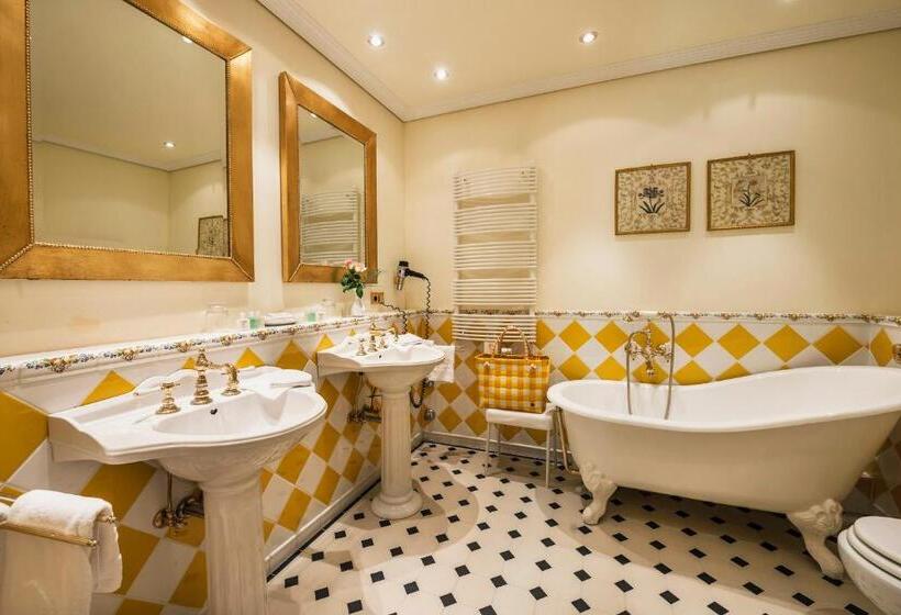 Comfort room with balcony, Relais & Châteaux Hotel Schwarzmatt