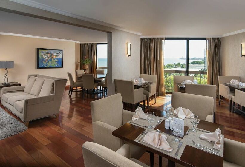 带海景的俱乐部房间, Sheraton Santo Domingo
