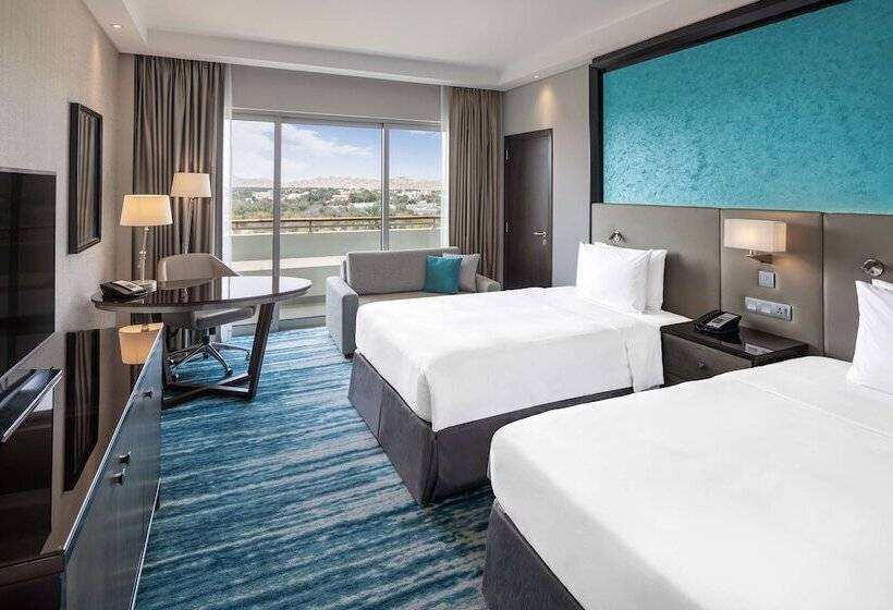 带泳池观景的豪华房, Radisson Blu Hotel & Resort, Al Ain