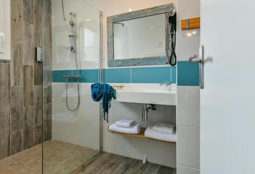 Pokój Czteroosobowy Standard, Logis Hotel De France
