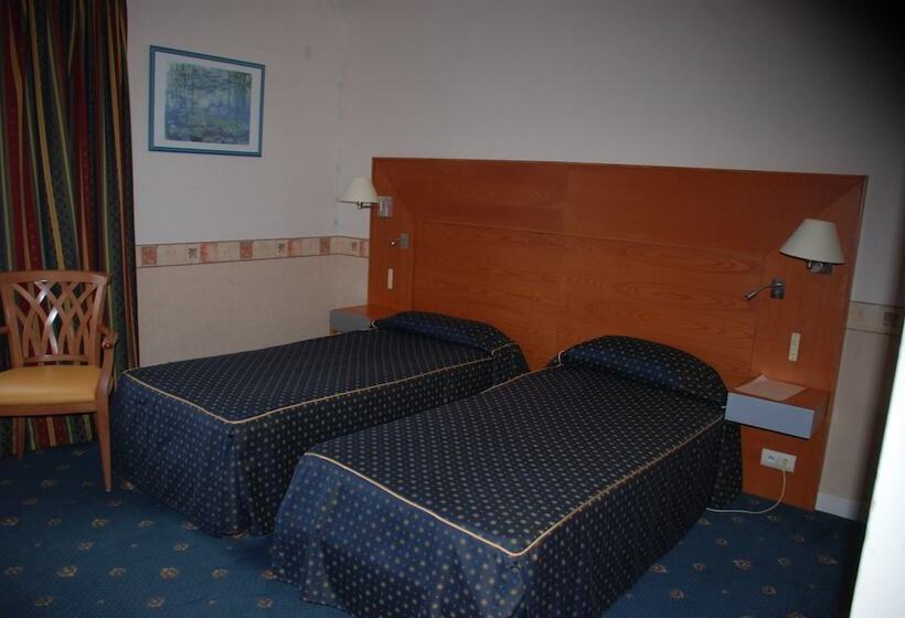 Трехместный Номер Комфорт, Hôtel Le Bellevue Montrichard 3 étoiles
