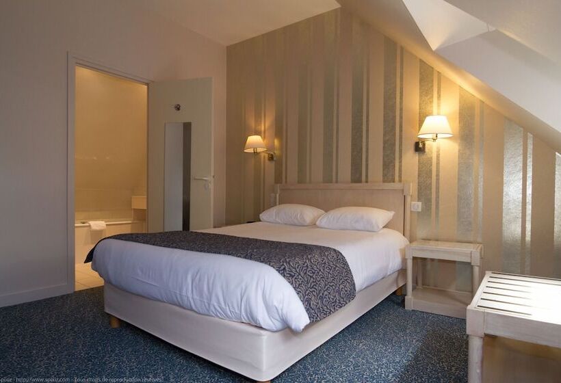 Номер Клуб, Logis Hotel Du Chateau