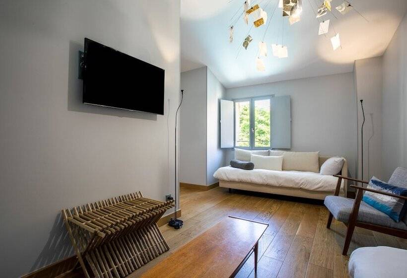 سوییت خانوادگی, Boutique Hôtel Entraigues