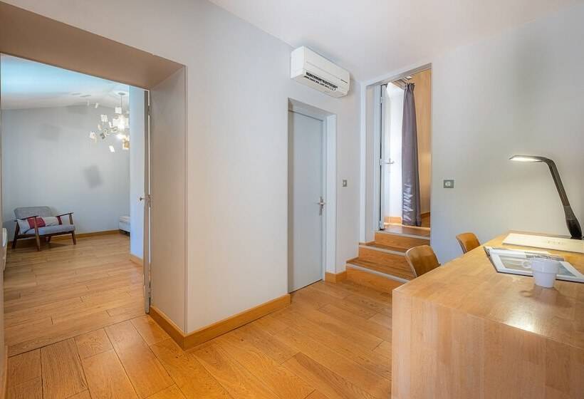 سوییت خانوادگی, Boutique Hôtel Entraigues