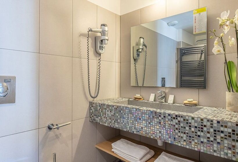 اتاق لوکس سه تخته, Boutique Hôtel Entraigues