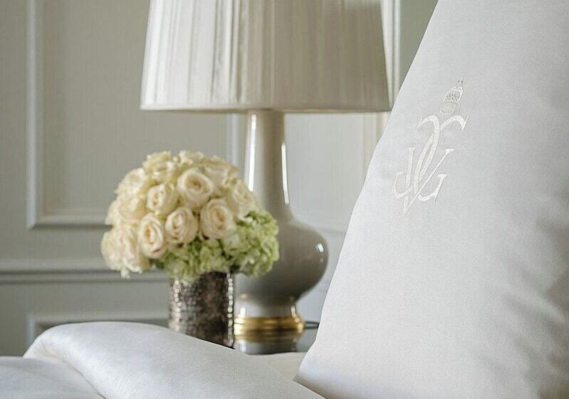 اتاق لوکس, Four Seasons Hotel George V Paris