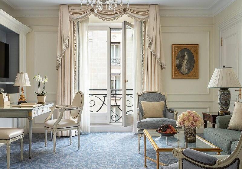 سوئیت با تخت بزرگ, Four Seasons Hotel George V Paris