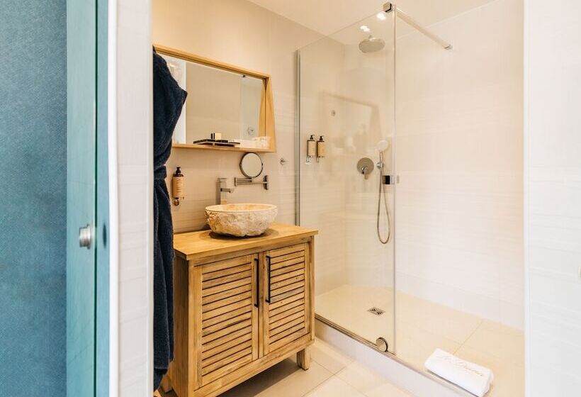اتاق لوکس با چشم‌انداز دریا, Le Diana Hôtel & Spa Nuxe