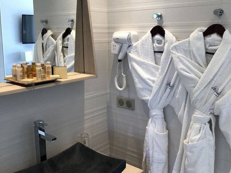 اتاق لوکس با چشم‌انداز دریا, Le Diana Hôtel & Spa Nuxe