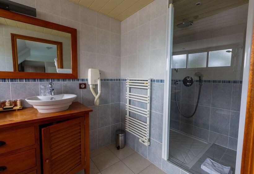 سوییت جونیور با چشم‌انداز جانبی دریا, Le Diana Hôtel & Spa Nuxe