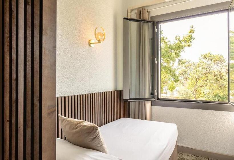 اتاق استاندارد سه نفره, Relais Amadourien
