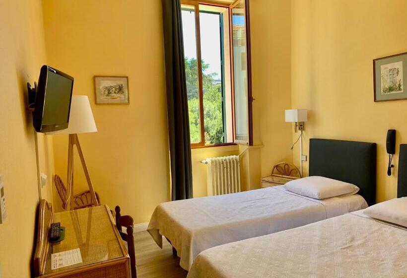 اتاق راحتی, Hôtel Lapérouse Des Cordeliers