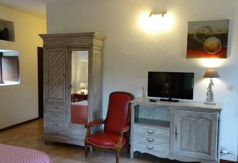 Номер Стандарт с Террасой, Hôtel Mas De L Espaïre