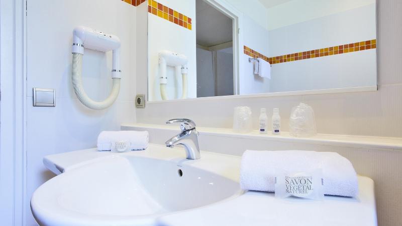 Номер Стандарт Трехместный, Kyriad Hotel Tours Centre