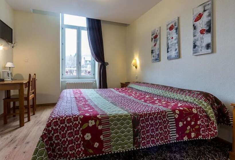 اتاق استاندارد چهار تخته, Logis Hôtel Regina