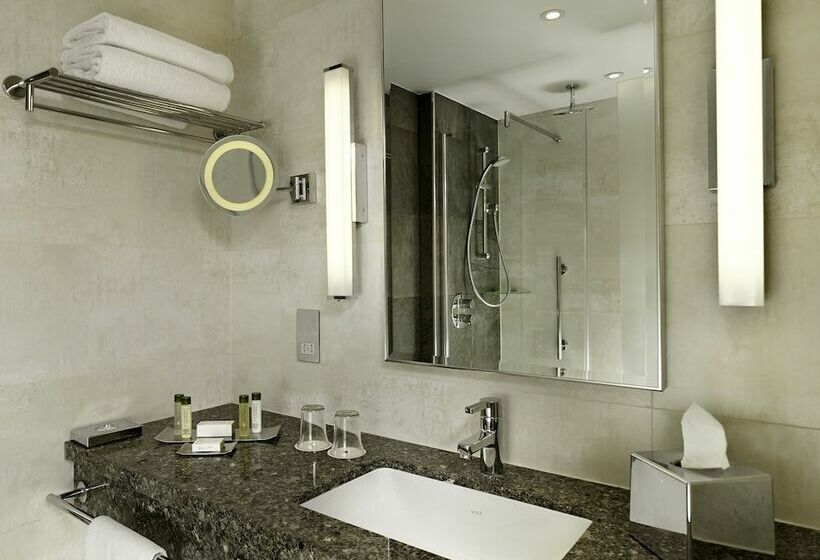 Номер Deluxe, Doubletree By Hilton  London  Victoria